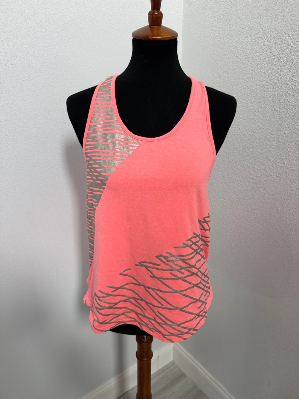 Under Armour Women’s Coral Racerback Tank with Silver Graphic Accents Large - Picture 1 of 8